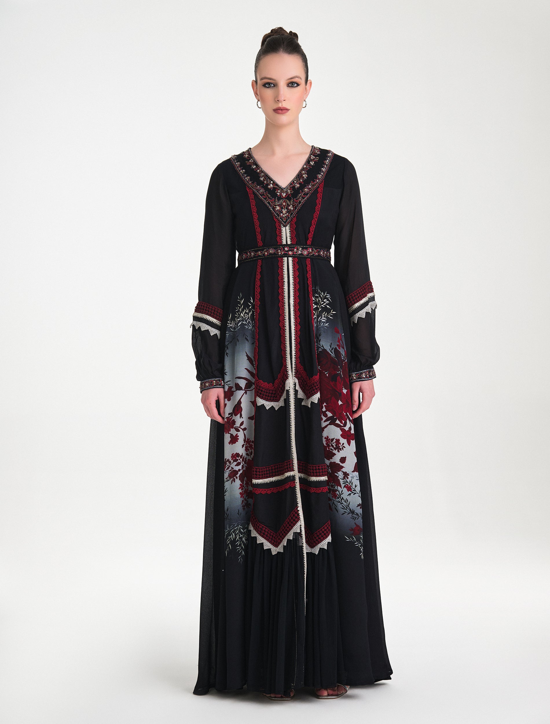 Elegant long black evening dress with slightly puffy sleeves and refined colors Elegant long black evening dress with slightly puffy sleeves and refined colors