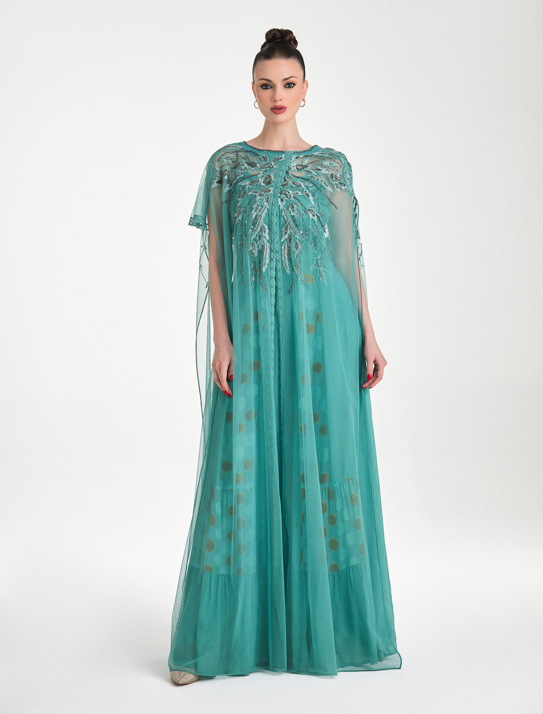 فستان لون فيروزي بتطريزات ذهبية دائرية
Turquoise evening dress with gold and silver hand embroidery