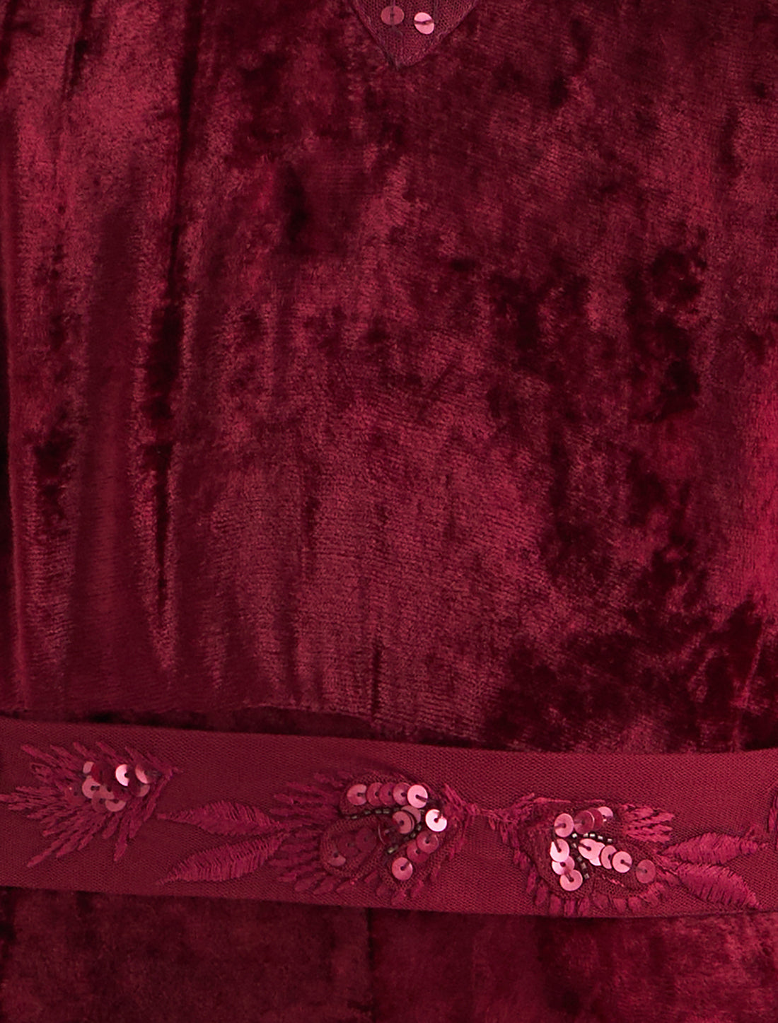 جمبسوت مطرز يدويًا مع كاب طويل