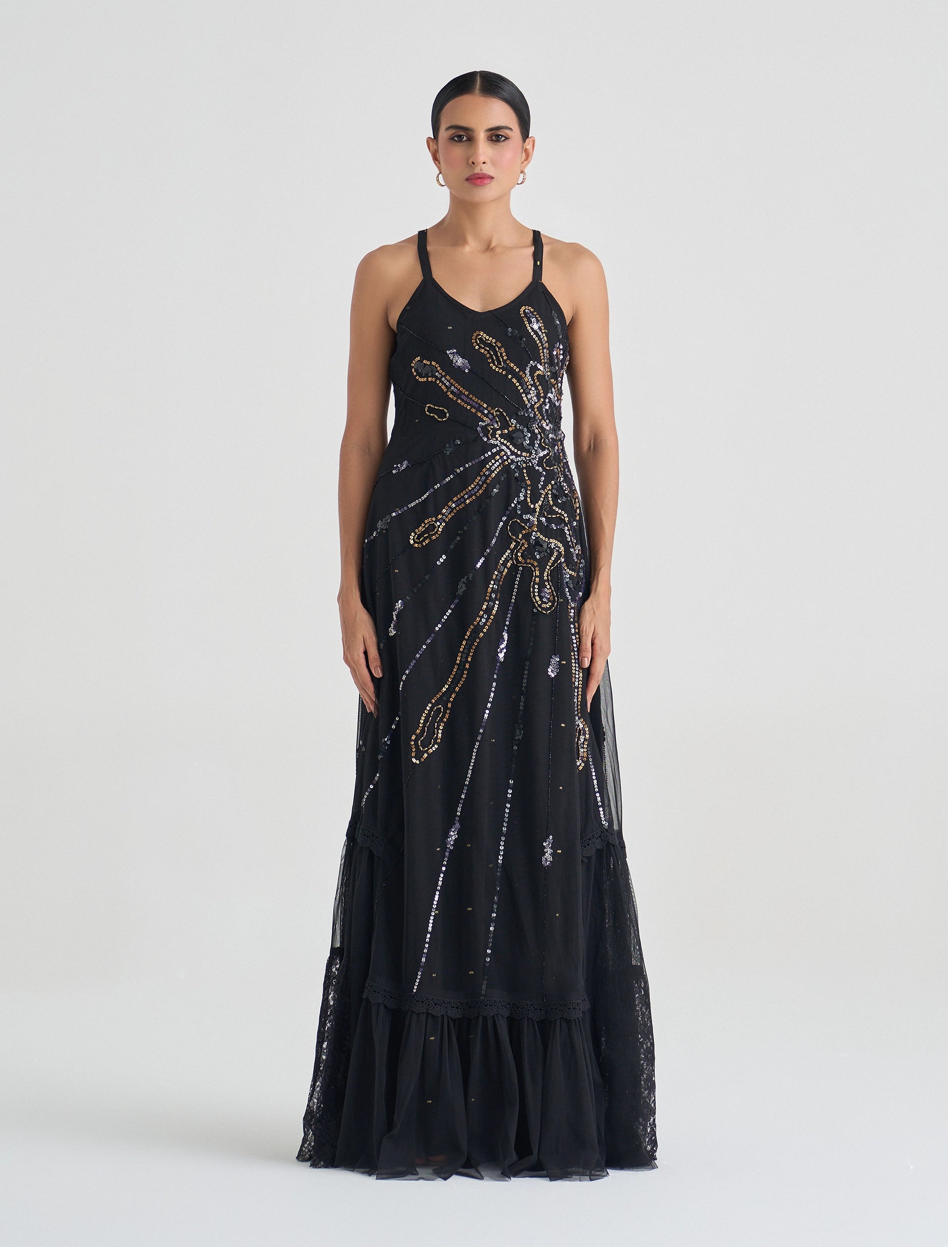 فستان طبقات كشكش مع كيب يمكن ارتداؤه أو إزالته حسب الحاجة