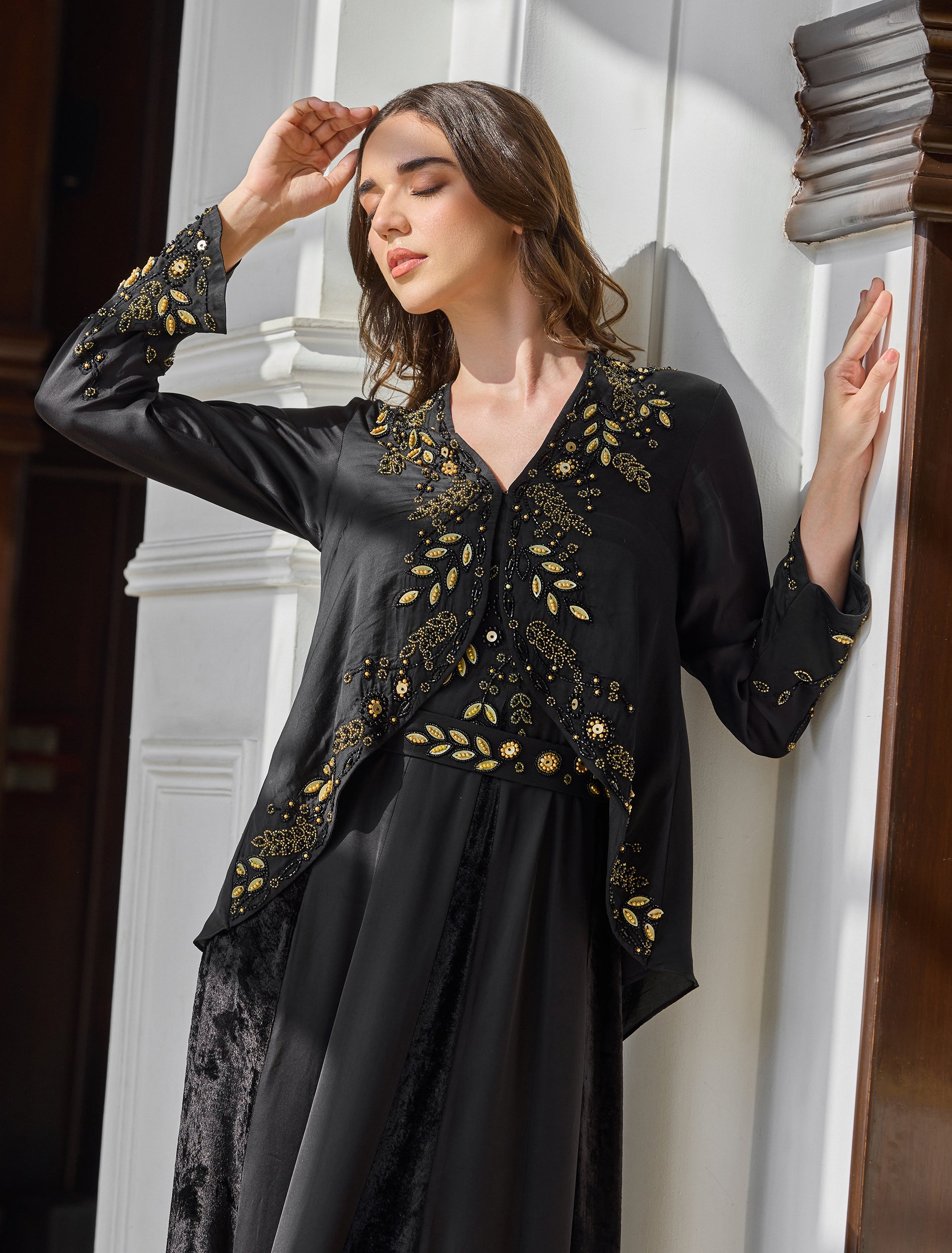 ستايل محتشم طويل أسود أنيق