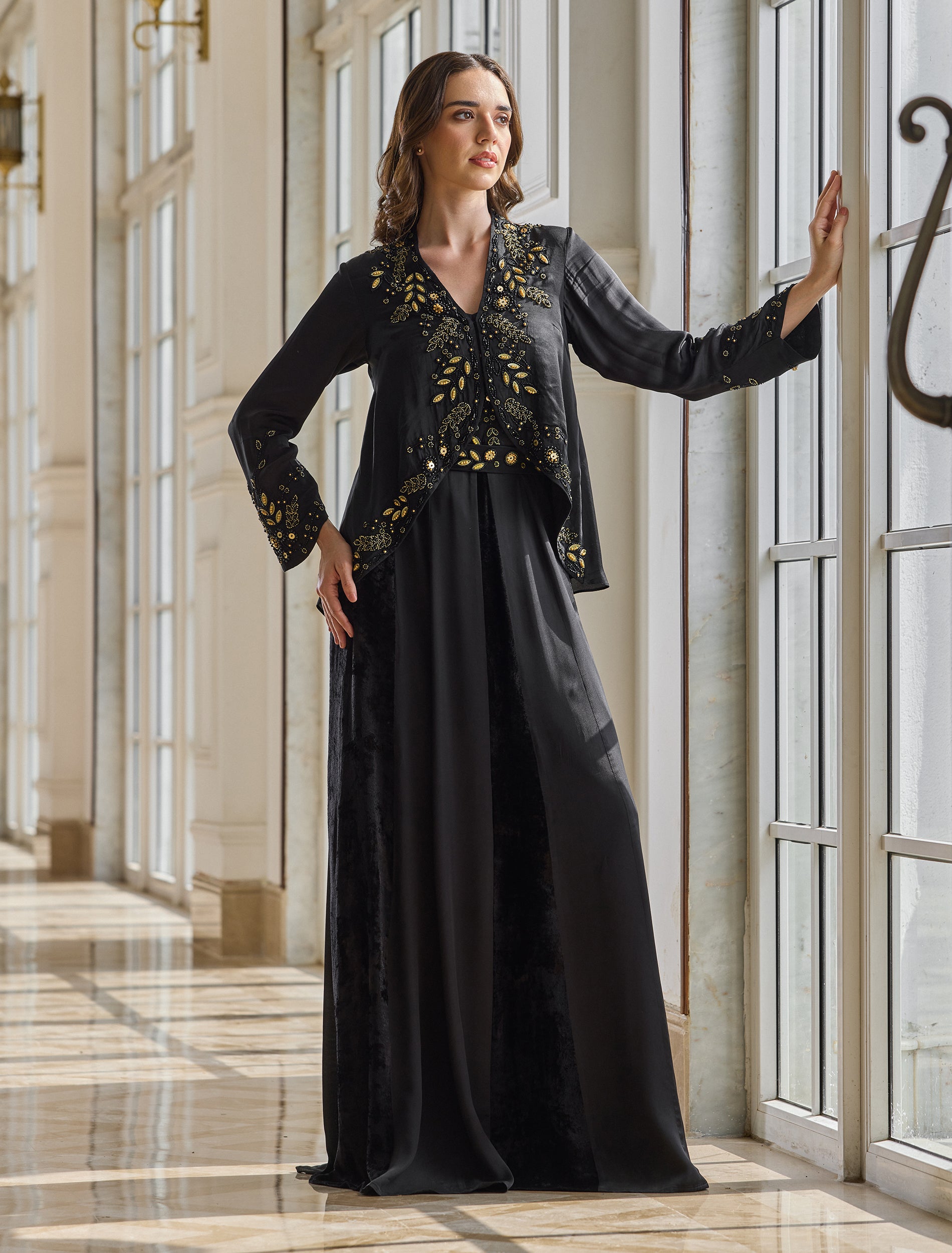 أرقى ملابس سهرة نسائية- فستان سهرة لون اسود طويل