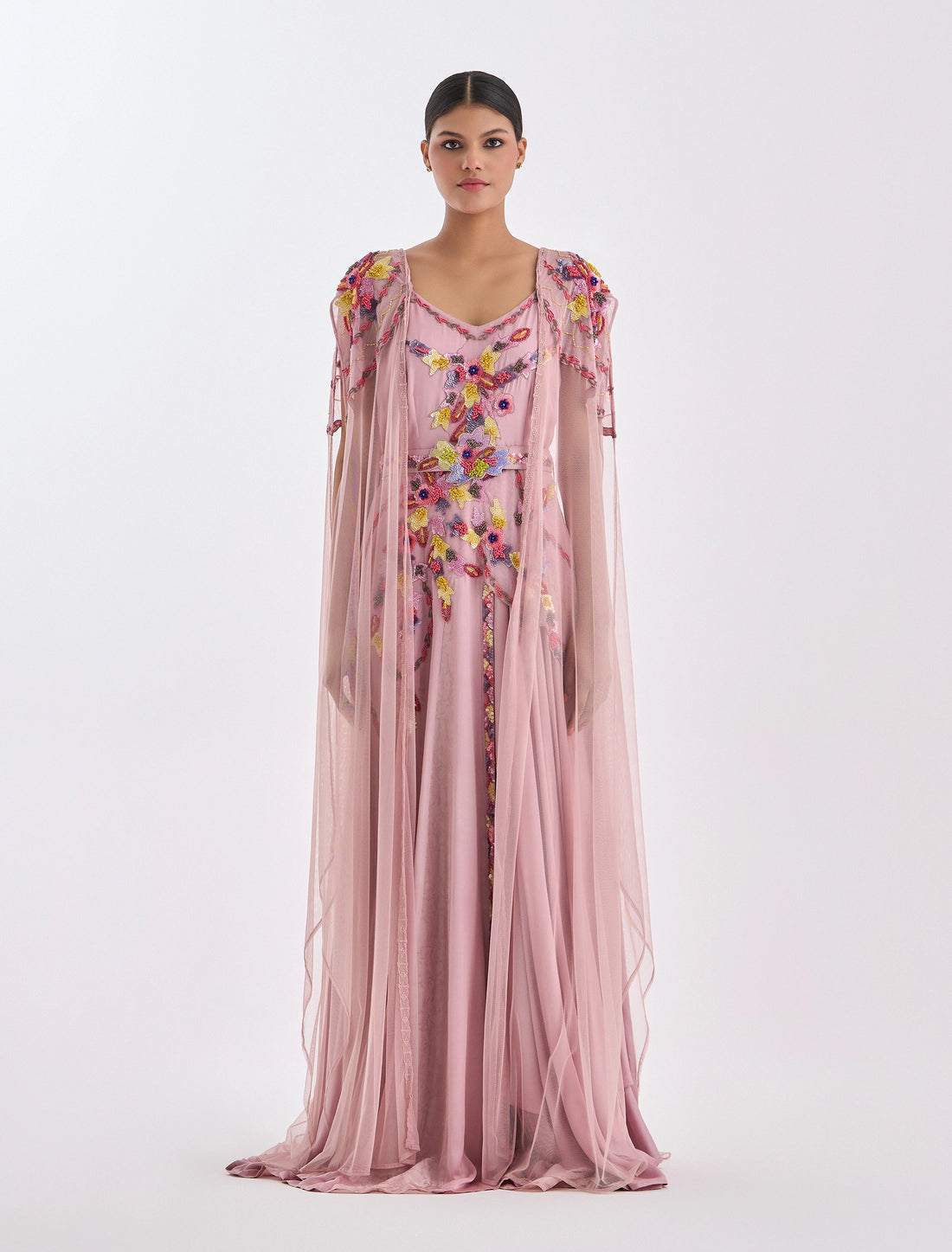 فستان بينك طويل بكاب من التل الشفاف