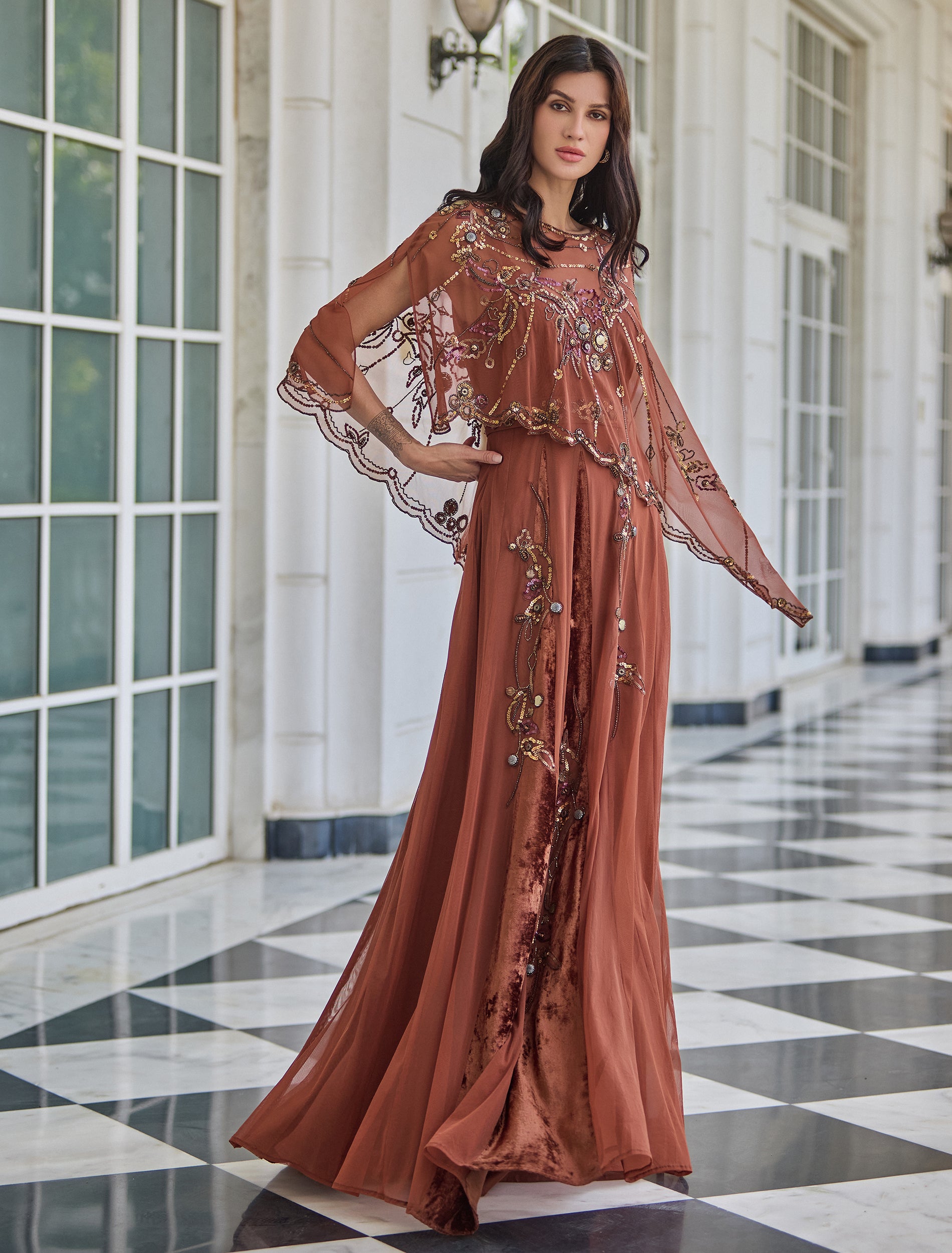 فستان لون بني بتطريز يدوي فاخر