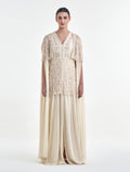 طقم نسائي قطعتين بلون ايفوري مع كاب مطرز
A two-piece set in ivory with embroidered cape for women