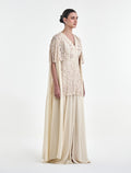 طقم تنورة وبلوزة بياقة بتصميم حرف V ناعمة
Blouse and skirt with a V-neckline