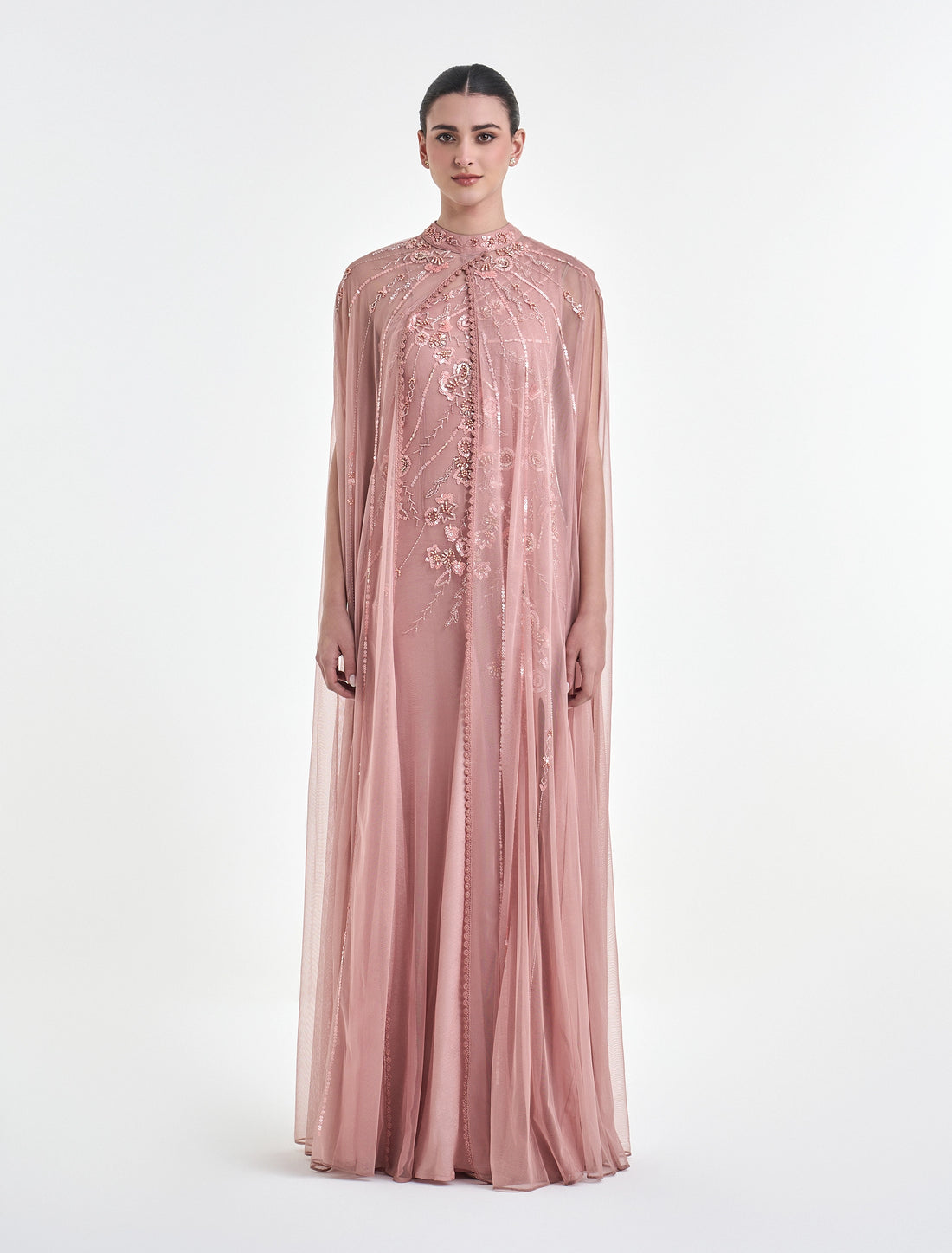 فستان لونه وردي على لحمي بتطريزات وردية متقنة
blush pink dress with floral embroidery
