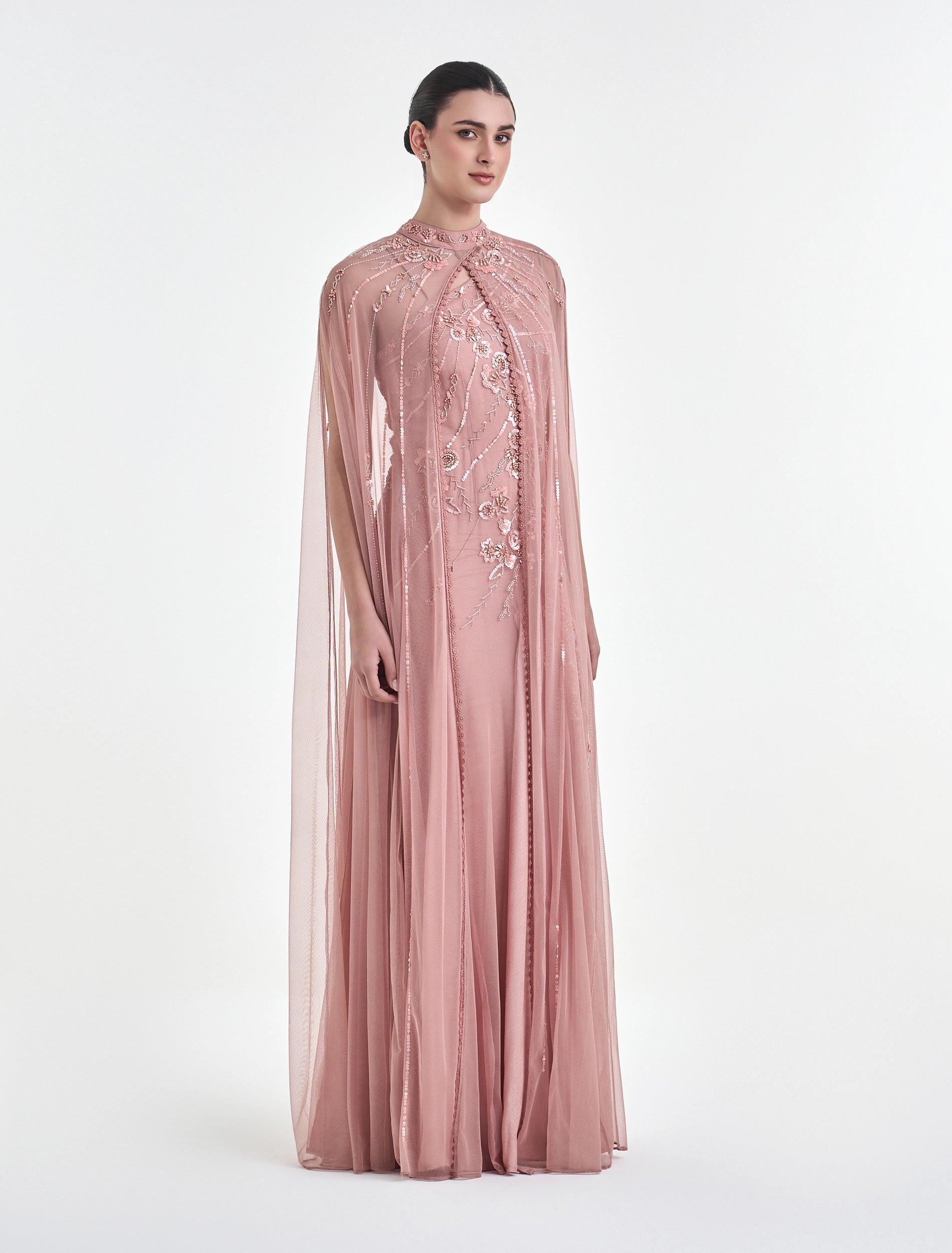فستان لونه وردي على لحمي مع كاب بتطريزات ناعمة
blush pink dress with soft embroidery
