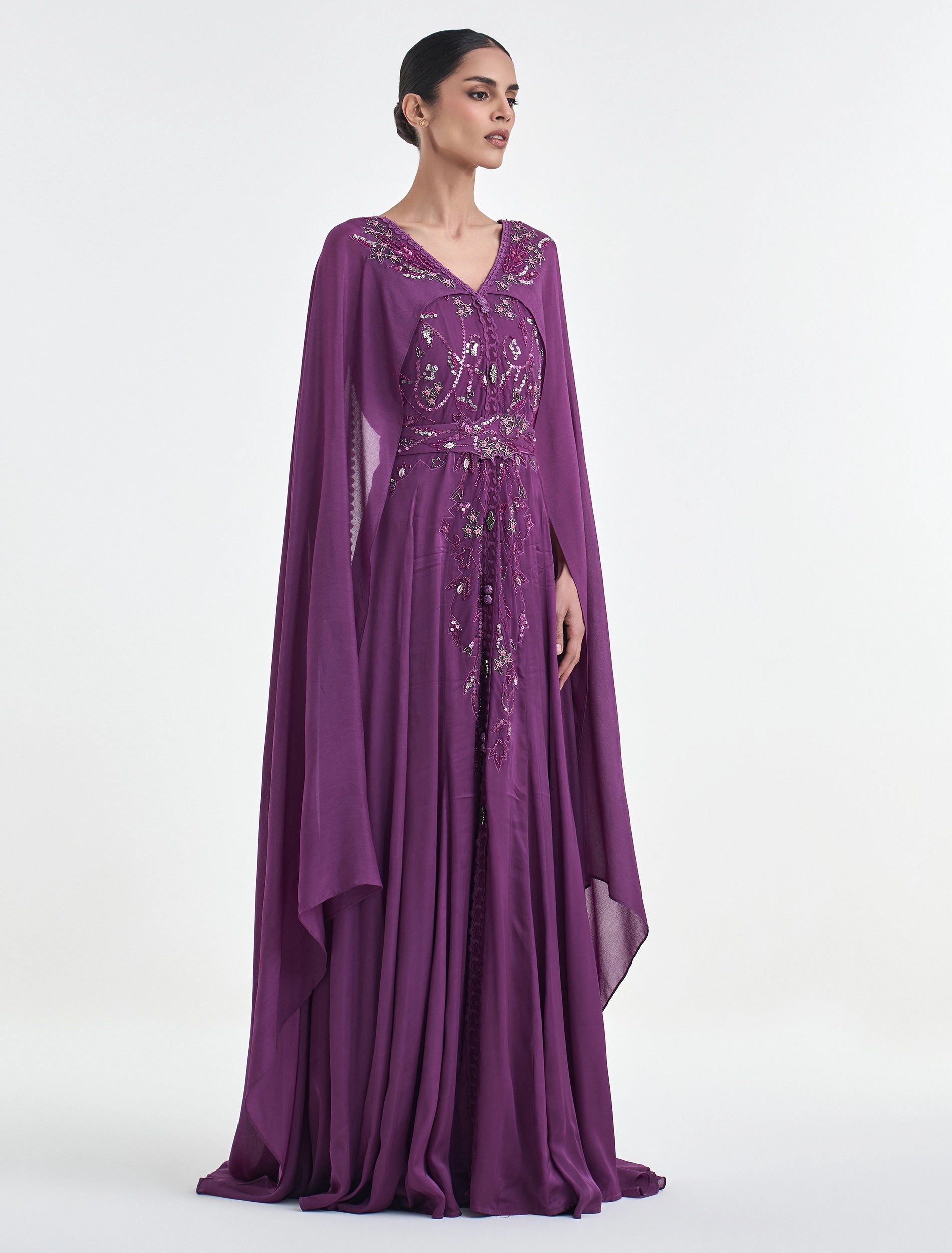 فستان لون موف بتطريز يدوي فاخر
purple dress with refined hand embroidery