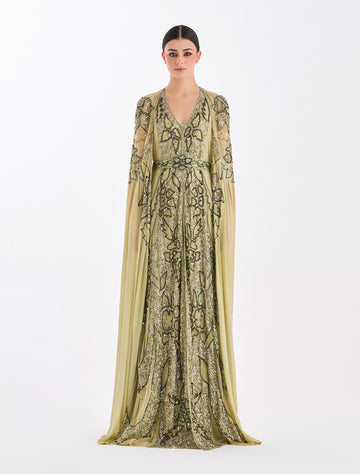 فستان سهره بتطريز انيق وأكمام منسدلة