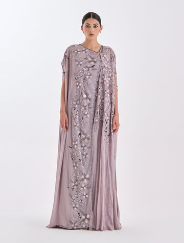 فستان طويل مطرّز يدويا بنقوش زهرية من الترتر