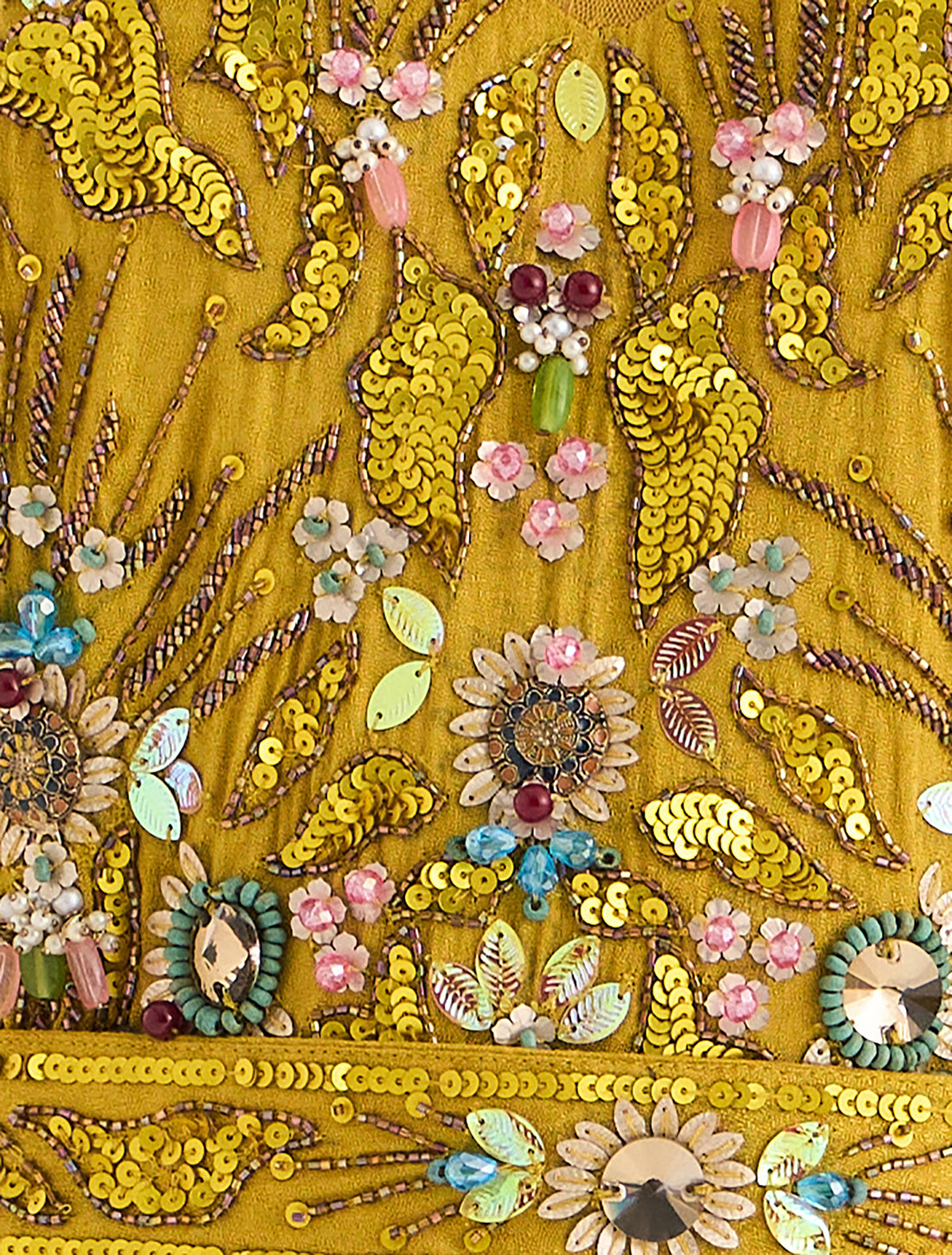 فستان سهرة أصفر ذهبي بكاب مطرّز يدويا