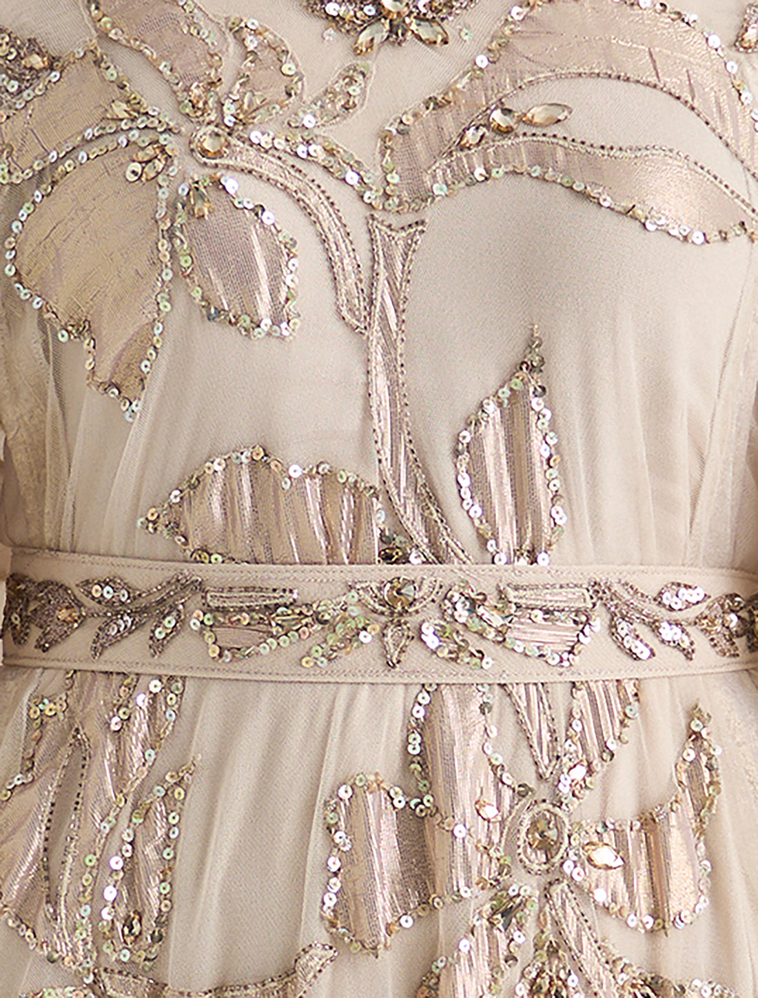 فستان لون بيج بتطريز يدوي
Beige dress with hand embroidery 