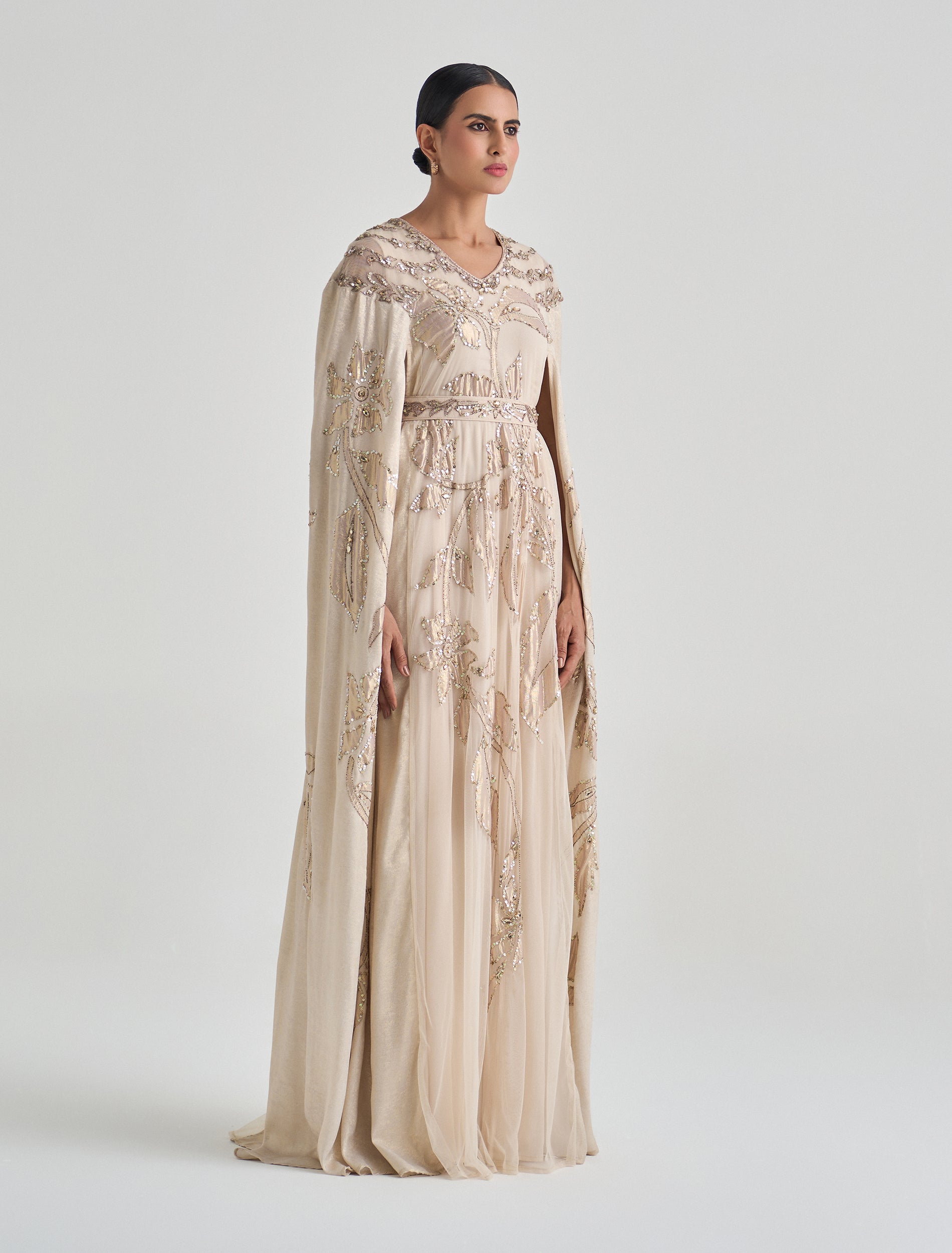 فستان لون بيج مطرز بزخارف يدوية  فاخرة
Beige evening dress with elegant hand embellishments