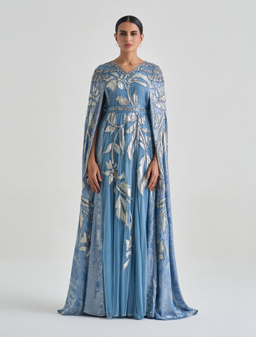 فستان سهرة ازرق مع كاب بتطريزات فضية