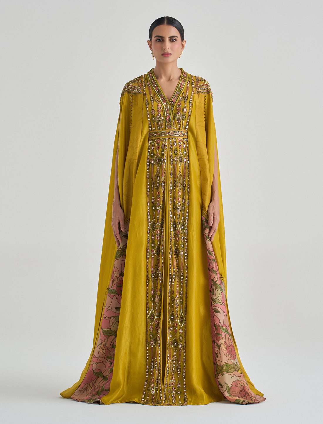 فستان كموني غامق طويل من أرقى موديلات فساتين شتاء 2025
Mustard yellow dress among the elegant 2025 winter dresses