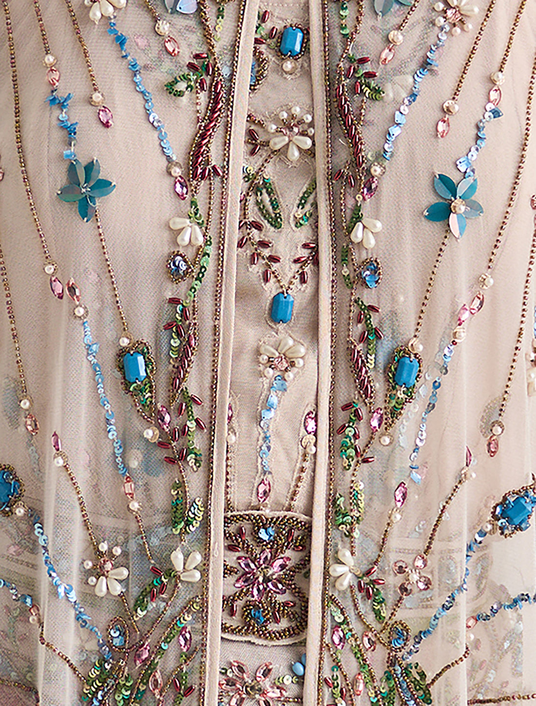 طقم مطرز يدويا من تنورة وبلورة مع كاب