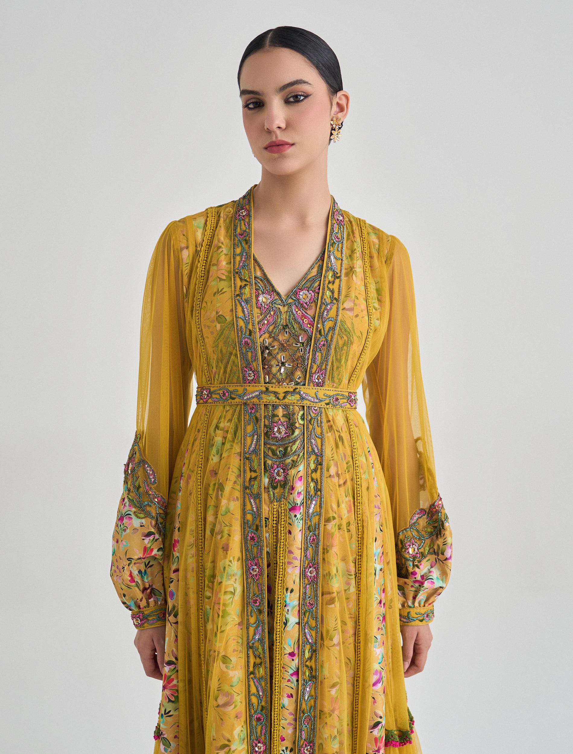 فستان بوهيمي بتفاصيل زهرية بلون أصفر من شالكي