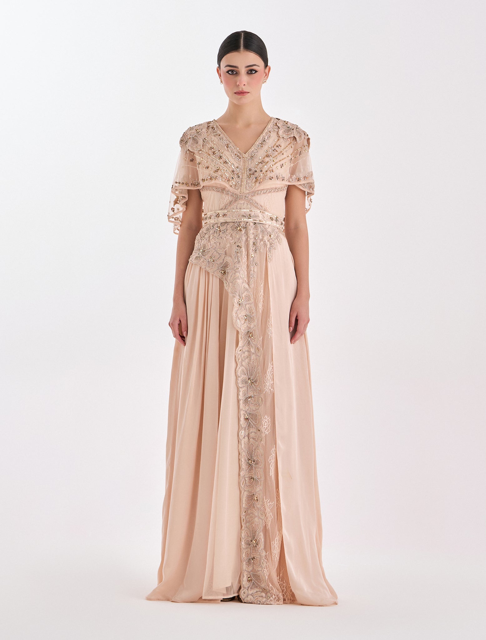 فستان سهرة مطرز يدويًا