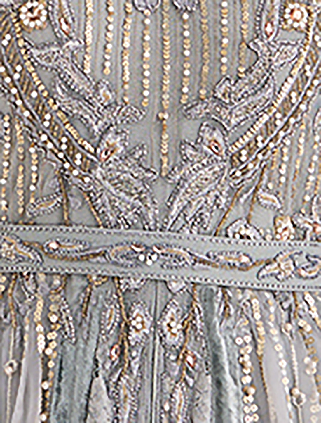 فستان بقصة امبير بأكمام قصيرة مطرزة