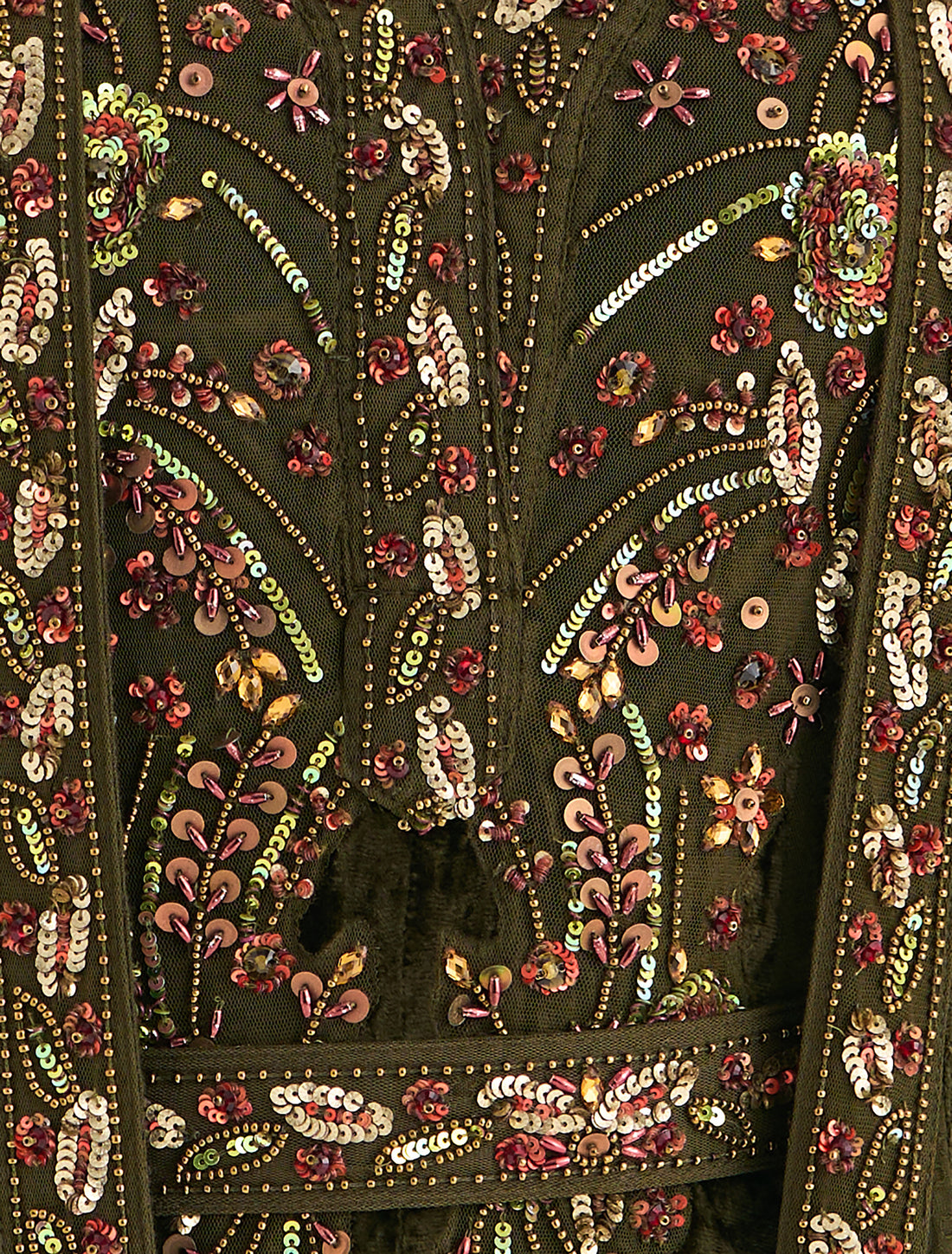 فستان سهرة زيتي مع كاب بشكل درابيه من التل