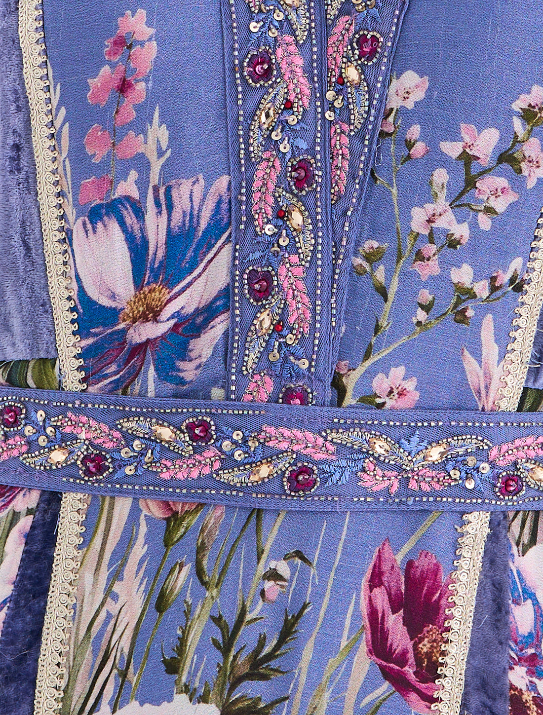 فستان بشال طويل بلون بنفسجي فاتح أنيق