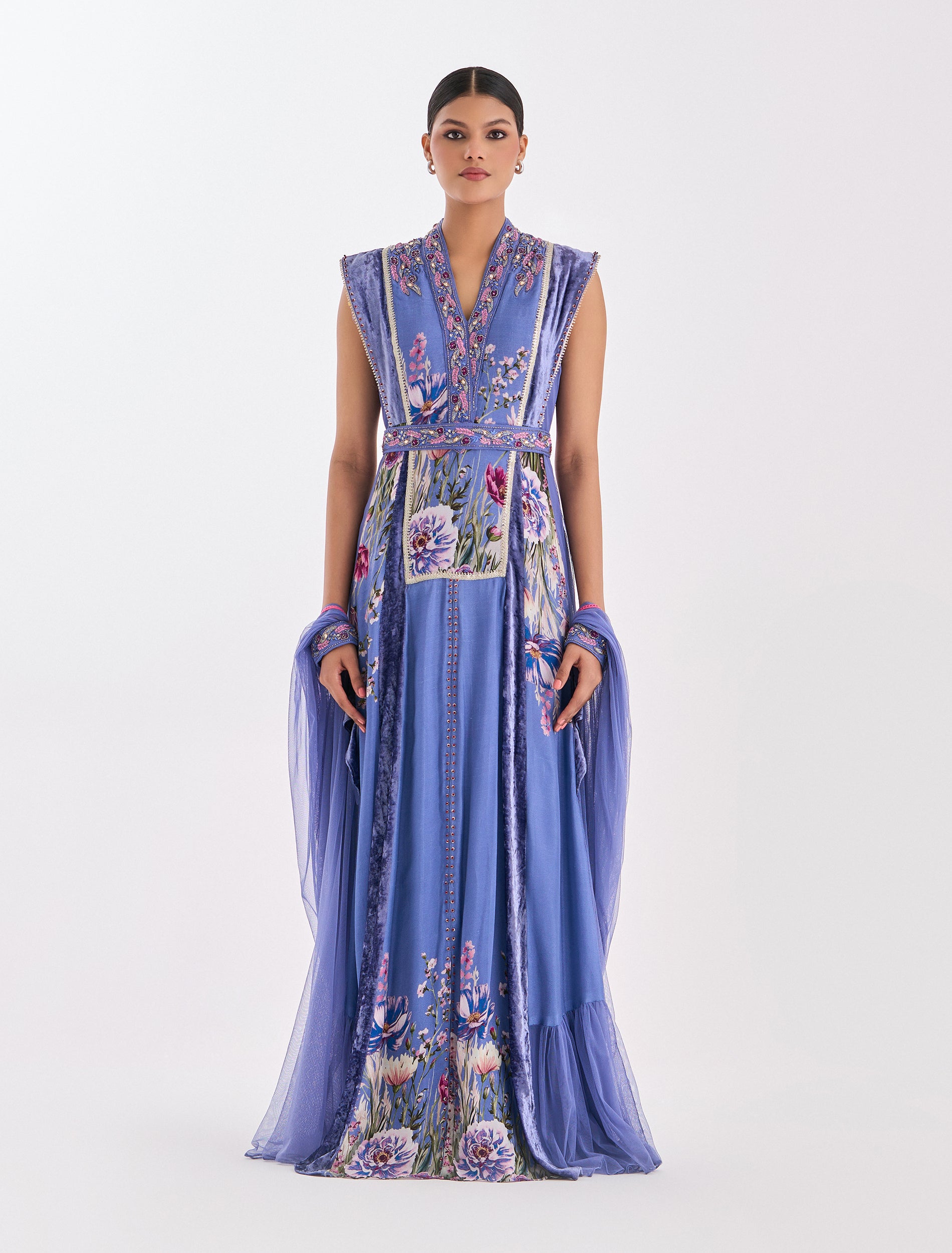 فستان بشال طويل بلون بنفسجي فاتح أنيق