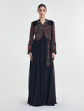 فستان تل اسود بتطريز تقليدي بأكمام طويلة
Black velvet dress with long sleeves and traditional embroidery
