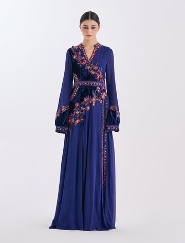 فستان سهرة مطرز يدويًا من ماركة شالكي