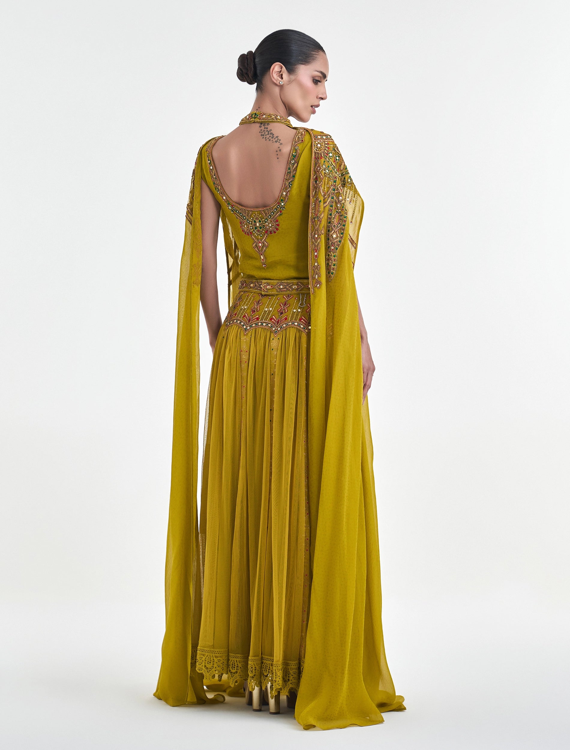 فستان اصفر سهرة راقي بتطريز يدوي فاخر
Elegant yellow dress with hand embroidery