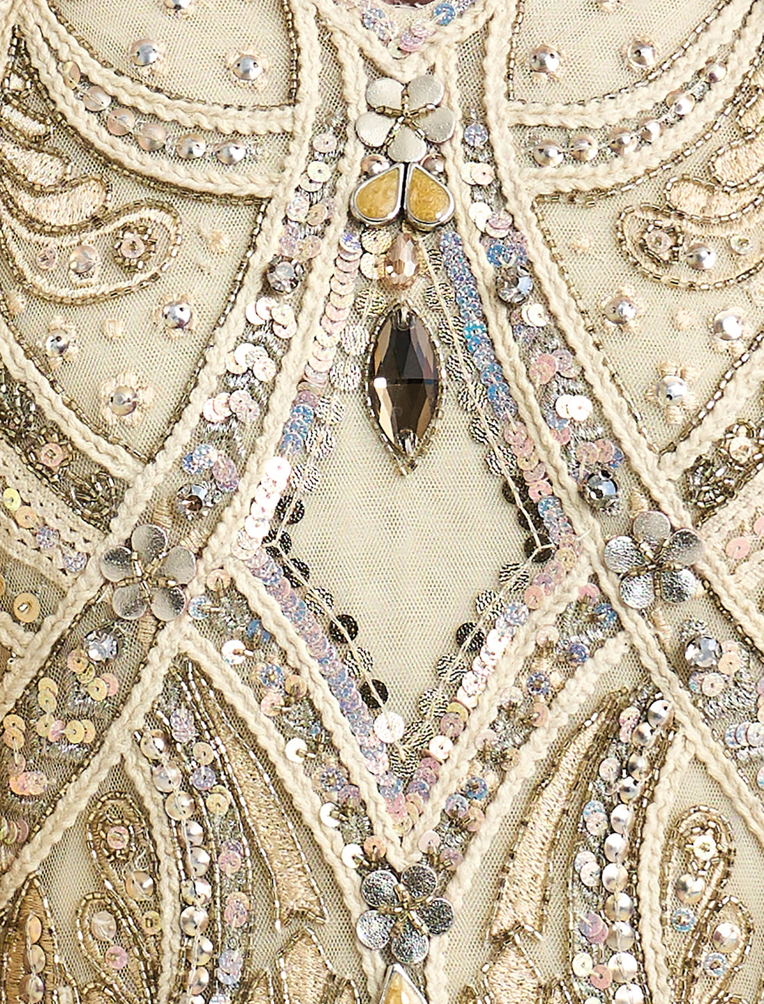 فستان أصفر فاتح بأكمام طويلة مطرزة
light yellow dress with embroidered long sleeves