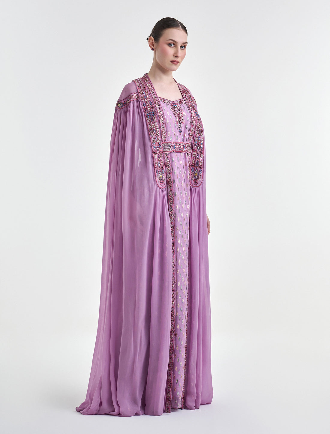 فستان سهرة راقي جدا طويل مع كاب متصل بالفستان
Long elegant dress with attached cape