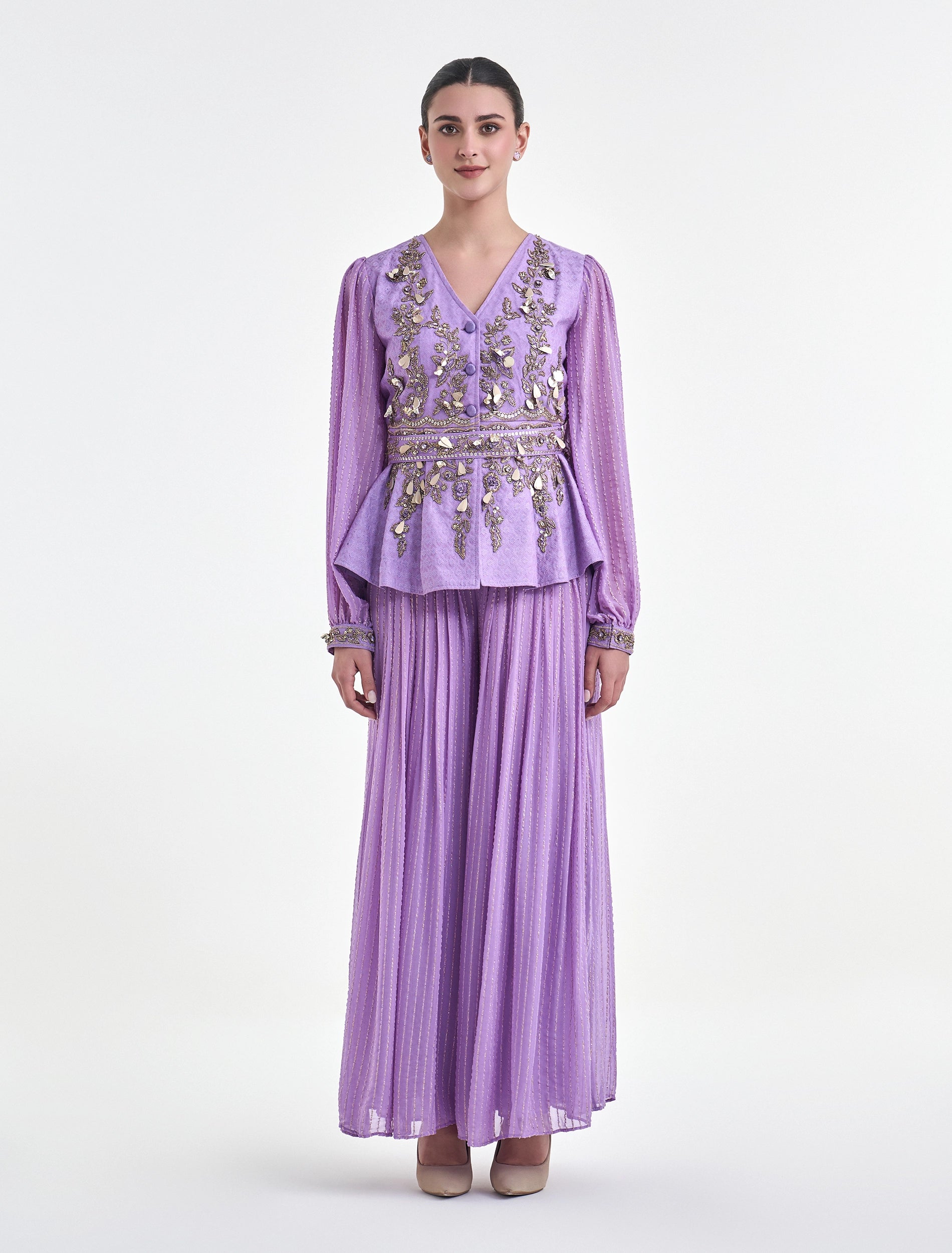 طقم بنطلون واسع وبلوزه قصيرة بلون بنفسجي فاخر
Party outfit- short blouse and pants set in refined purple