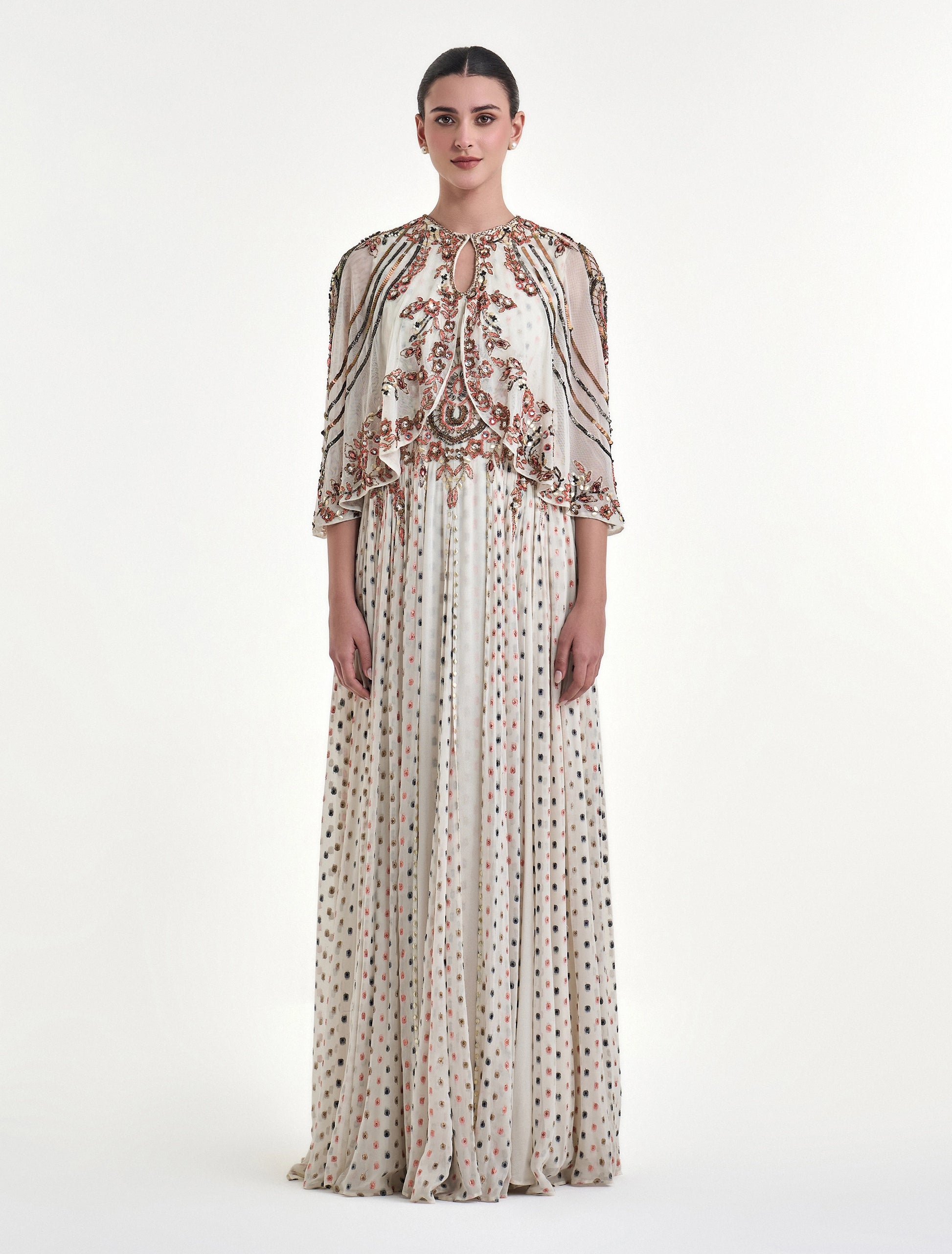 فستان منقط طويل مع بوليرو قصير
Polka dot dress with a short bolero