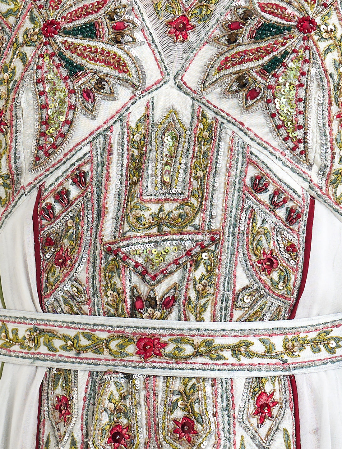 فستان سهرة مطرز يدويًا 