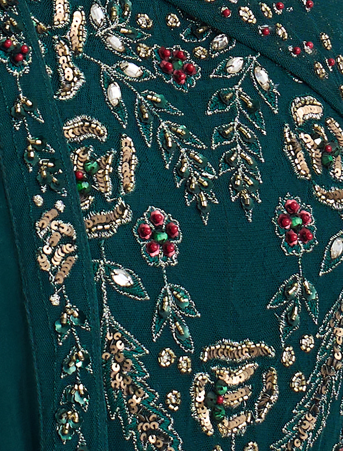 فستان سهرة أخضر مع كاب مطرز