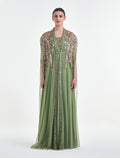 فستان سهرة لون اخضر فستقي مع اكمام كيب بتصميم أنثوي ناعم
Pistachio green dress with cape sleeves and a feminine style
