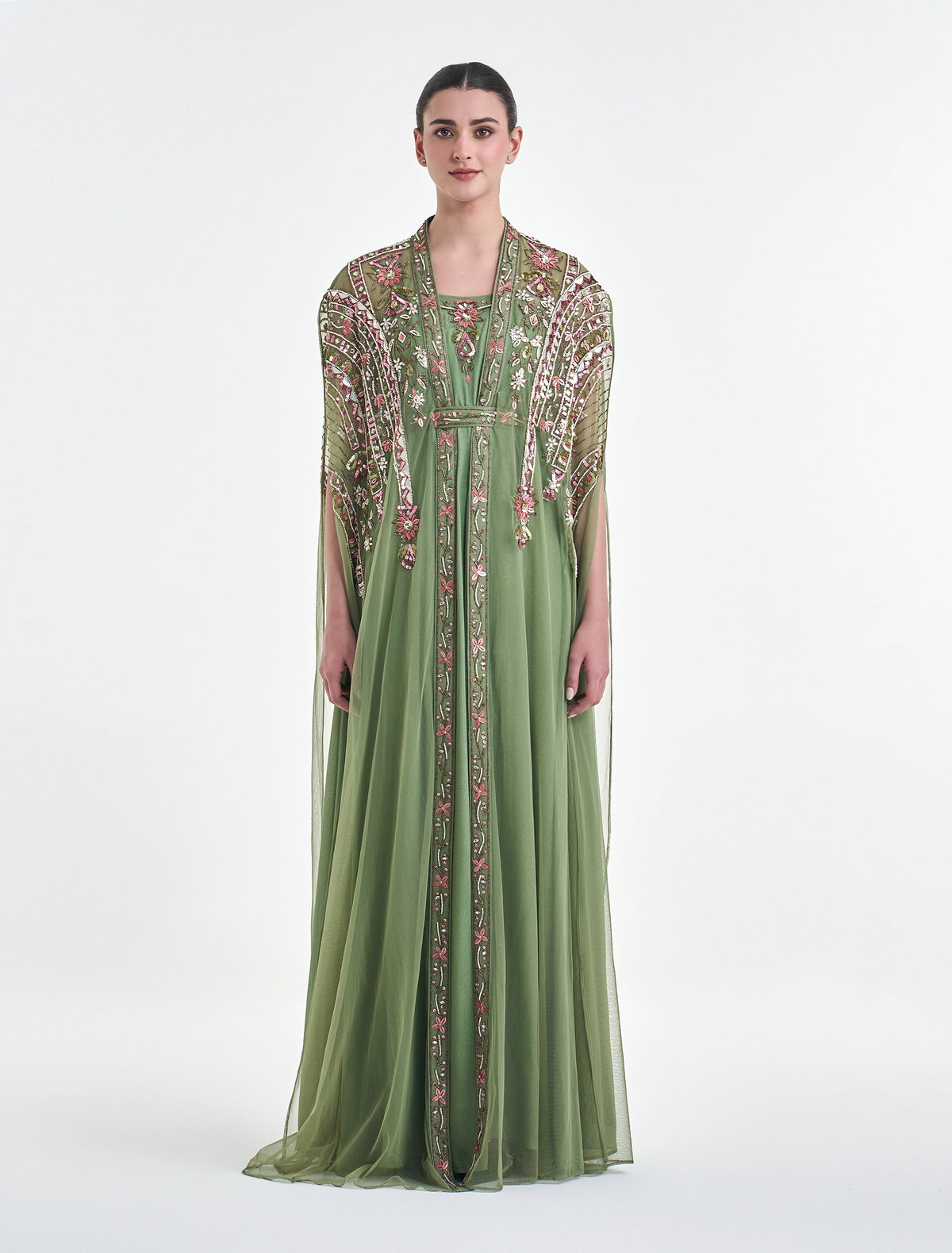 فستان سهرة لون اخضر فستقي مع اكمام كيب بتصميم أنثوي ناعم
Pistachio green dress with cape sleeves and a feminine style
