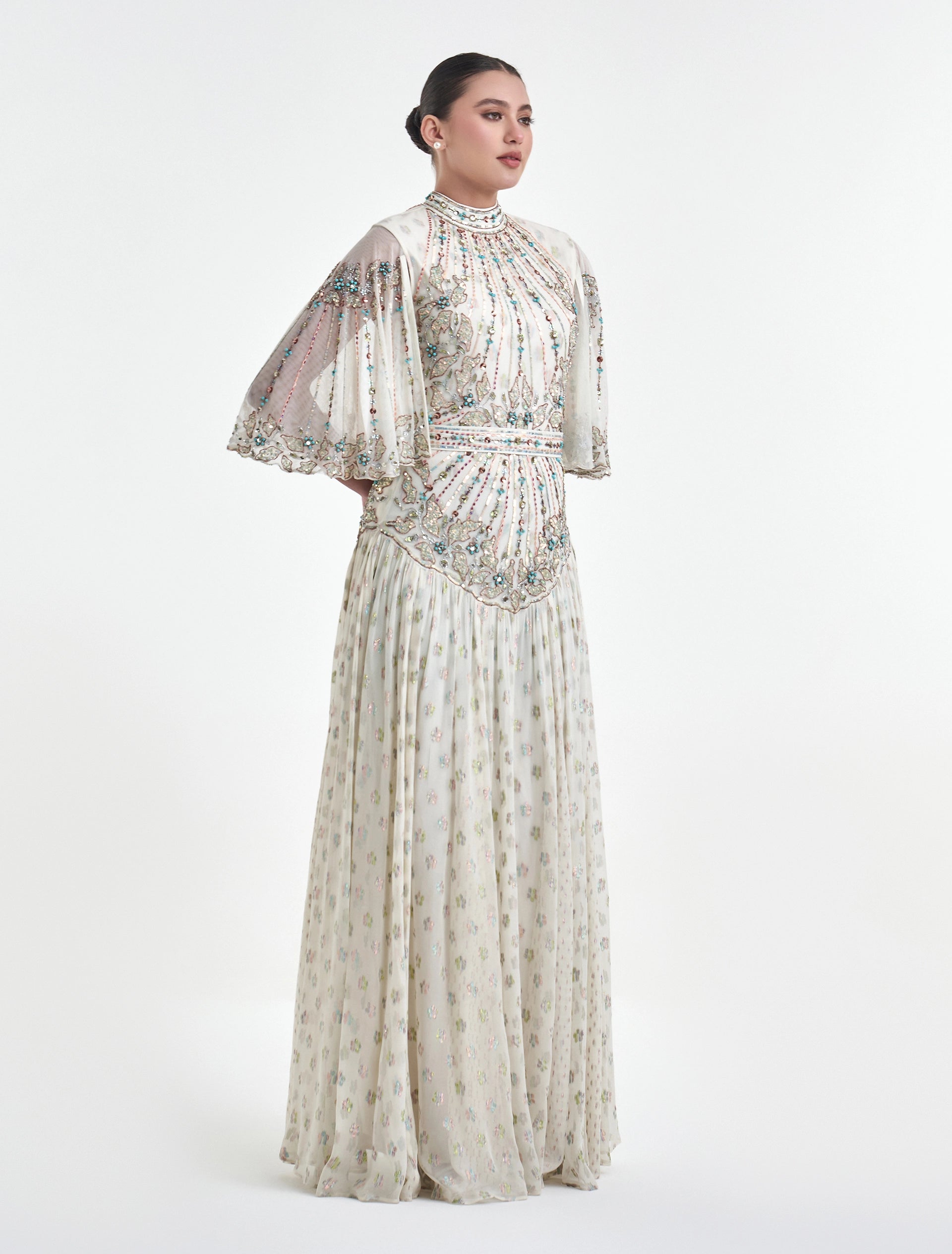 فستان سهرة ماكسي بلون اوف وايت مطرز
embroidered off-white maxi dress 