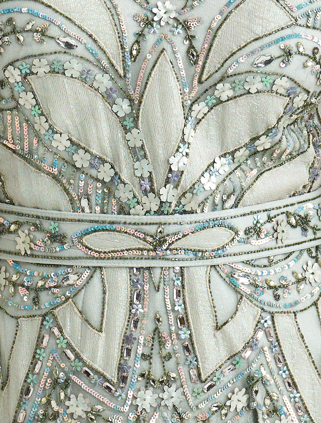 دريس اخضر فاتح مع كاب مفتوح مطرز