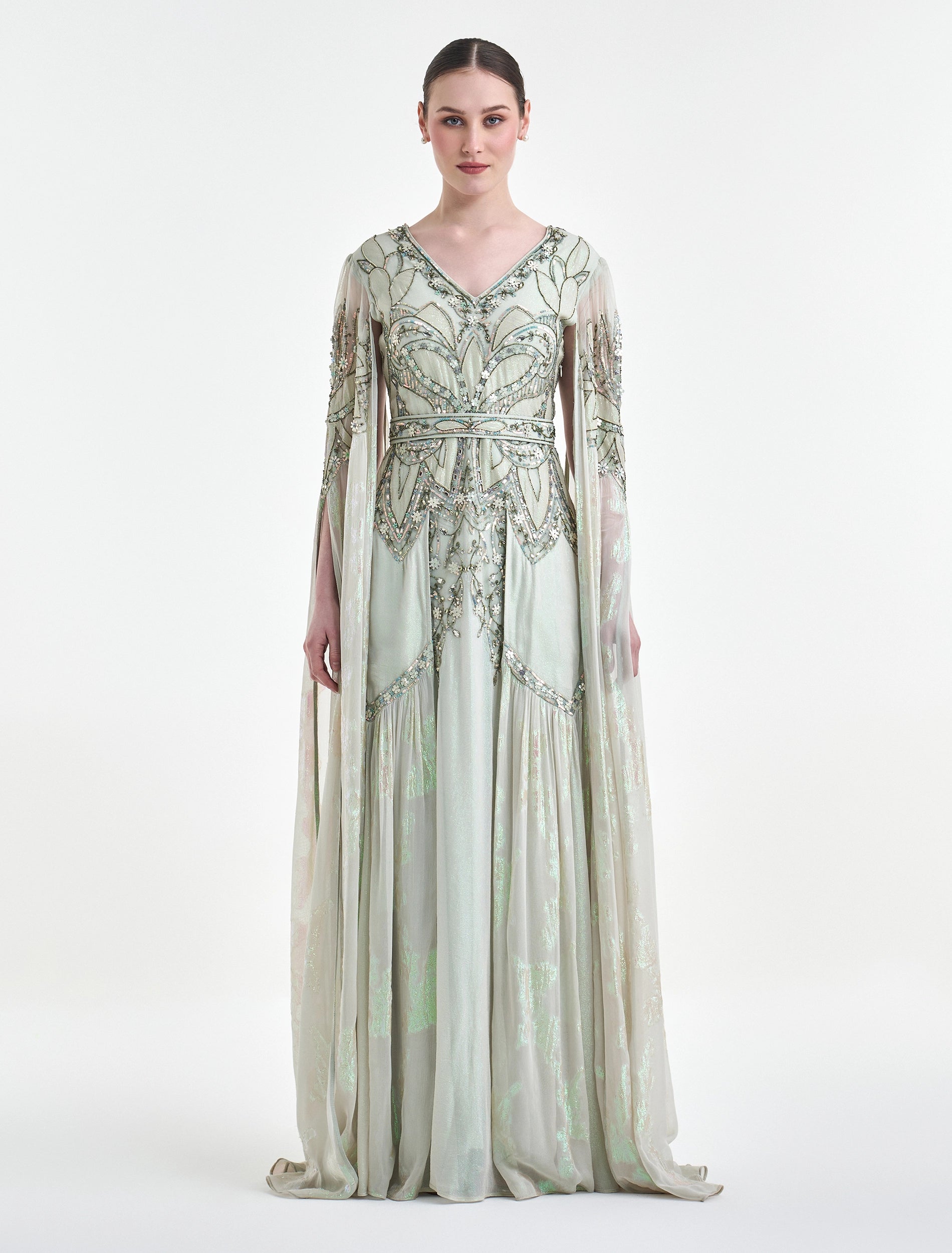 دريس اخضر فاتح مع كاب مفتوح مطرز