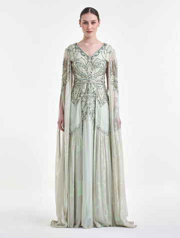 دريس اخضر فاتح مع كاب مفتوح مطرز