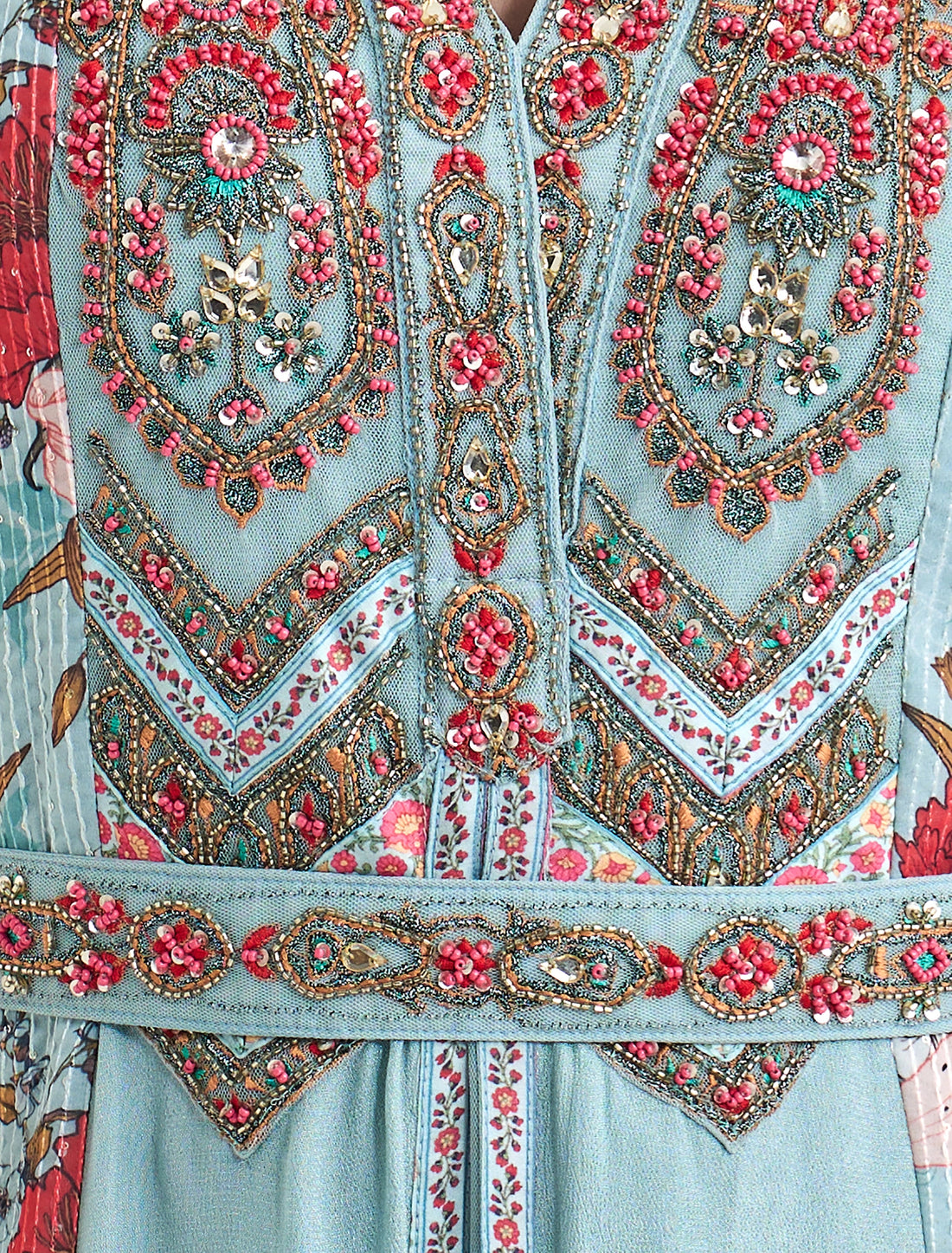 فستان سهرة مطرز يدويًا 