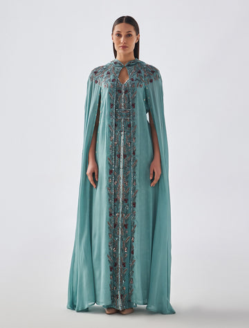 فستان تركوازي طويل مع كاب مرفق بغطاء للرأس