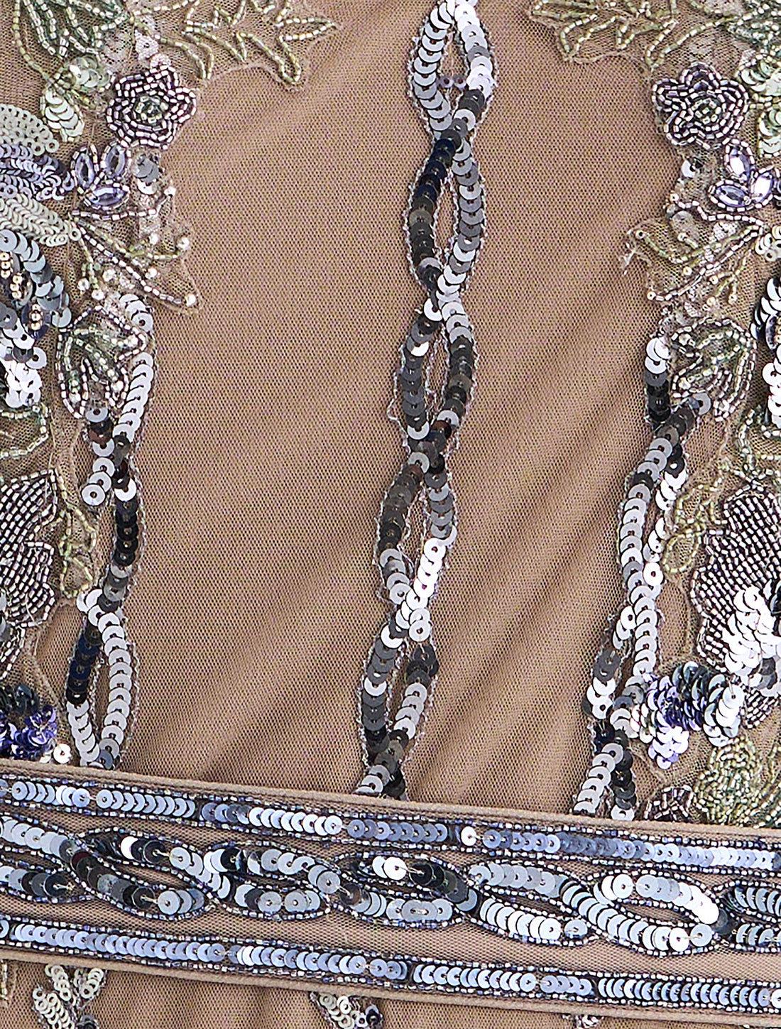 فستان سهرة مطرّز يدويا بترتر لامع