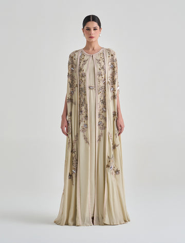 فستان أنيق مطرز يدويًا مع طبقة تل ناعمة