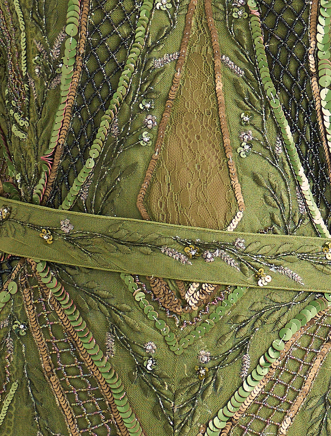 فستان شك خرز بلون أخضر زيتي بأكمام طويلة منسدلة