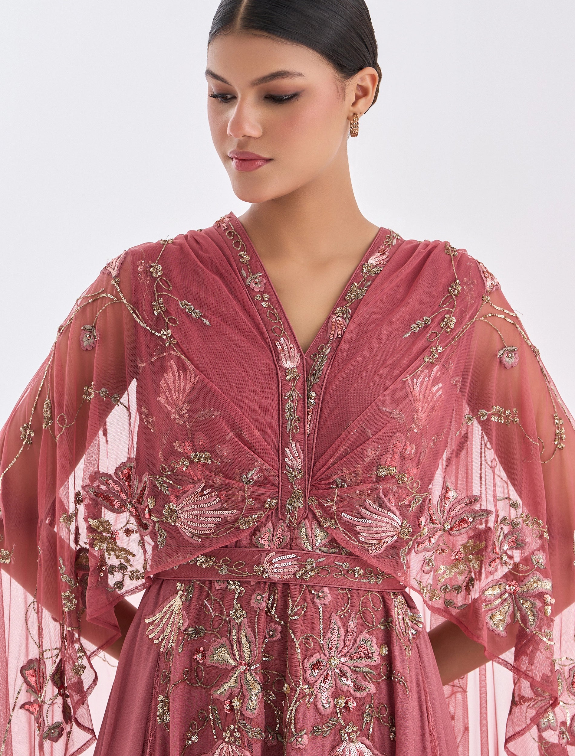 موديل فستان مطرز وردي من شالكي