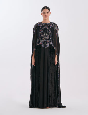 فستان راقي وناعم لونه أسود مع كاب مطرز
black drees with embroidered cape