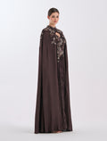 فستان سهرة بني غامق باكمام كاب يمكن ارتداؤها أو ازالتها حسب الحاجة
Brown evening dress with detachable cape sleeves